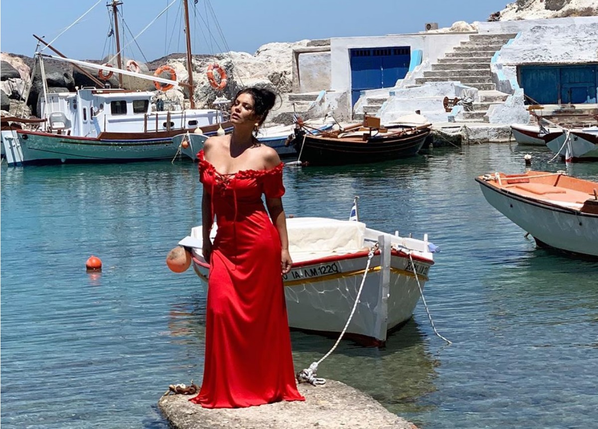 Μαρία Κορινθίου: Σέξι πόζες στη Μήλο για την νέα της φωτογράφηση!