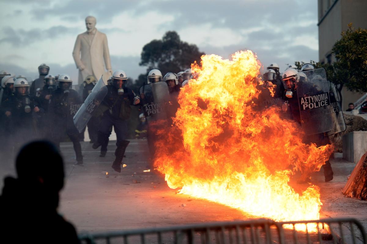 Γεωργιάδης: “Όποιος πετάει μολότοφ και καίει ξένες περιουσίες, θα συλλαμβάνεται”!