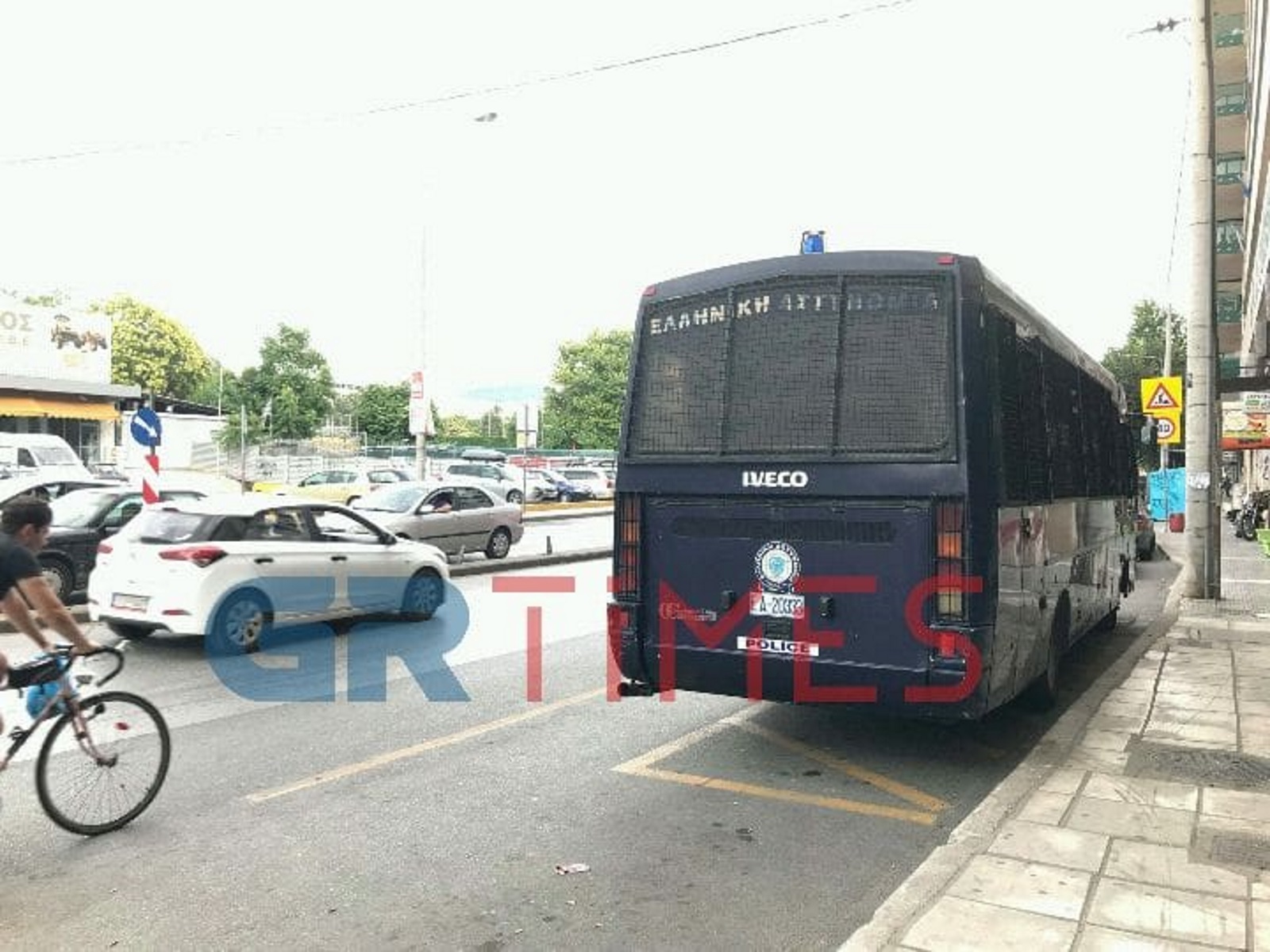 Θεσσαλονίκη: Αστυνομική δύναμη στην οδό Μοναστηρίου για τους μετανάστες