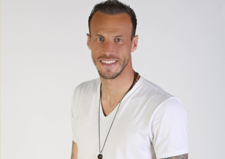 Συγκινεί το μήνυμα του Βαγγέλη Μόρα τέσσερα χρόνια μετά τον θάνατο του αδερφού του