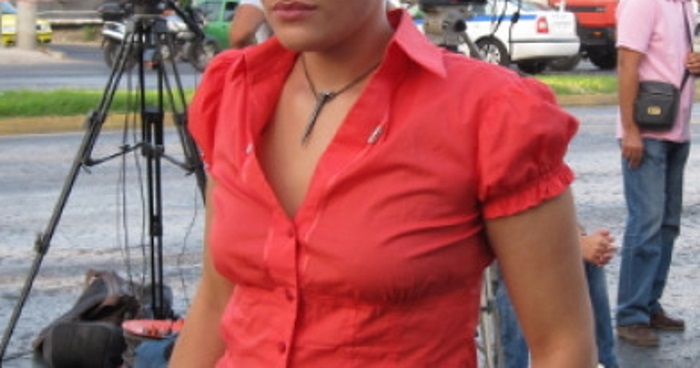 Πασίγνωστη δημοσιογράφος έγινε ναυαγοσώστρια στο Καβούρι!