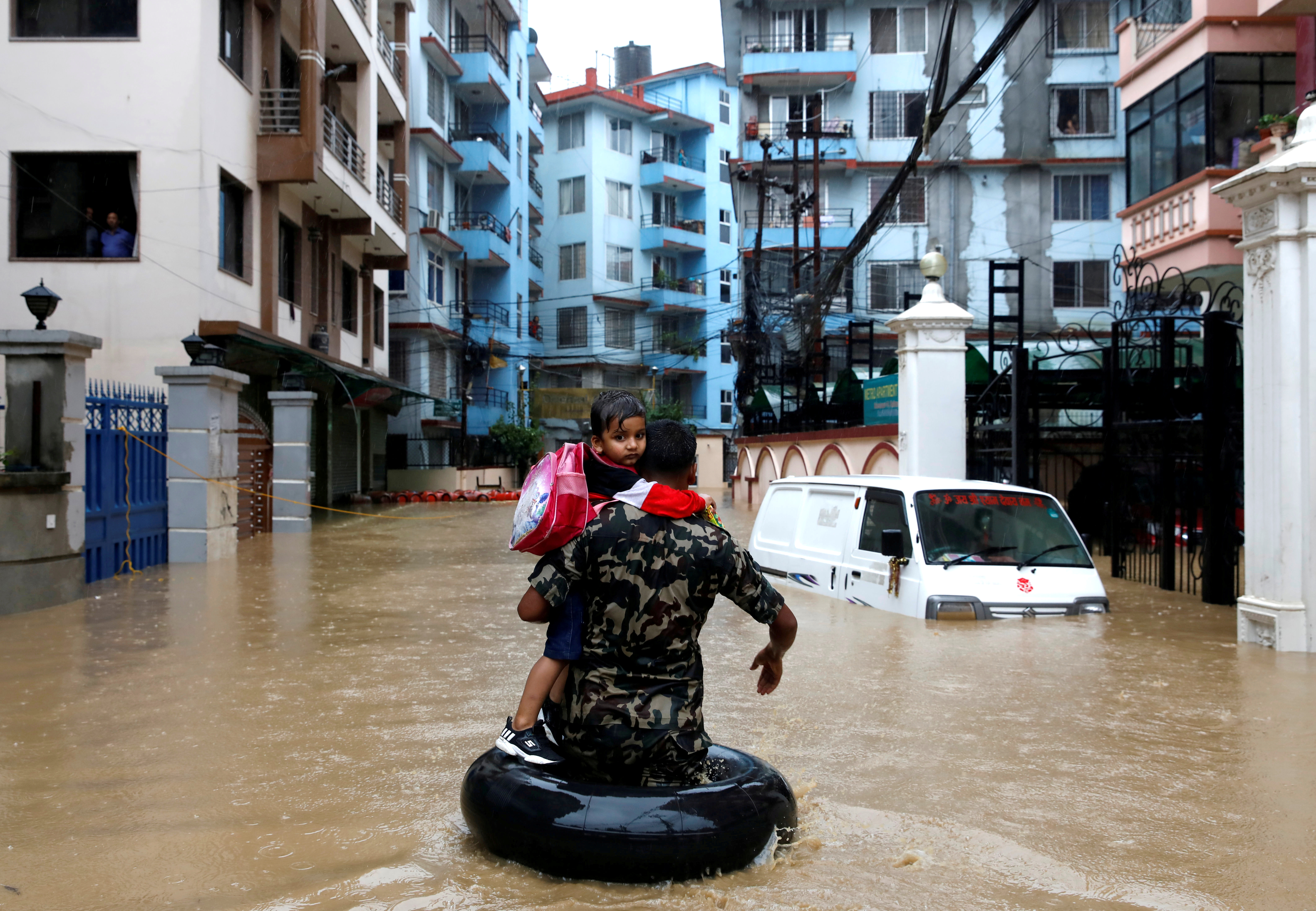 Φονικός μουσώνας σαρώνει τη νότια Ασία – Τουλάχιστον 180 νεκροί [pics]