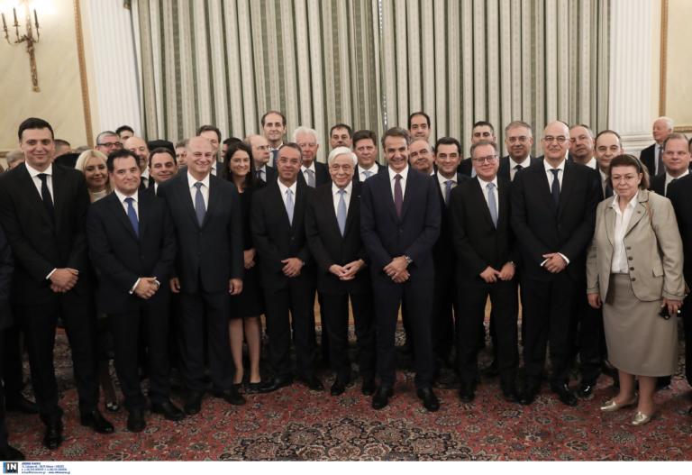 Το πρώτο υπουργικό συμβούλιο της εποχής Μητσοτάκη: Φάκελοι, κανόνες, συστάσεις και το «βαθμολόγιο» υπουργών κι υφυπουργών