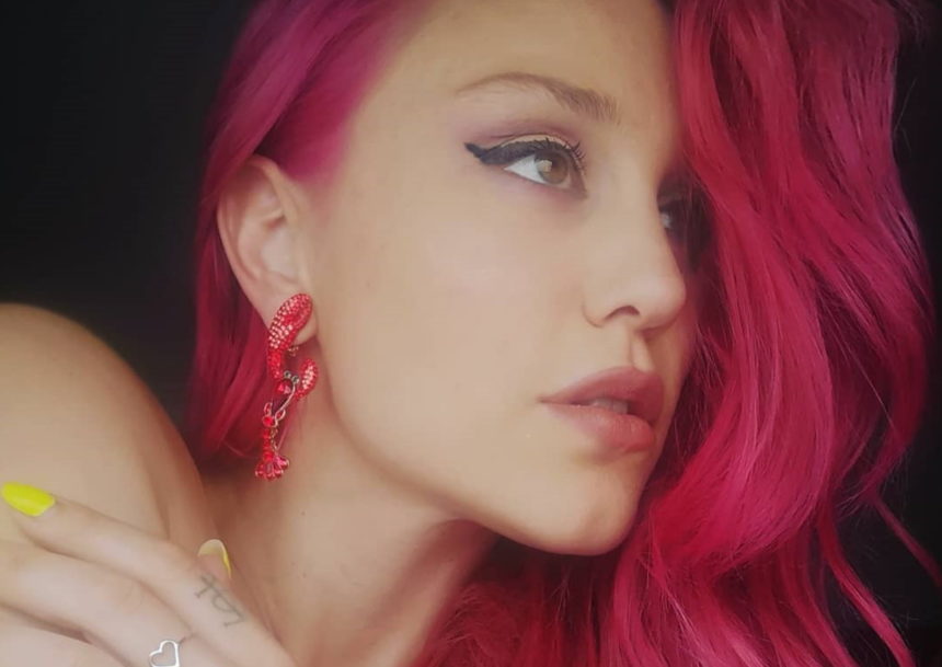 Η Πηνελόπη Αναστασοπούλου ποζάρει με μπικίνι και χωρίς ρετούς – Έτσι είναι το πραγματικό σώμα της!