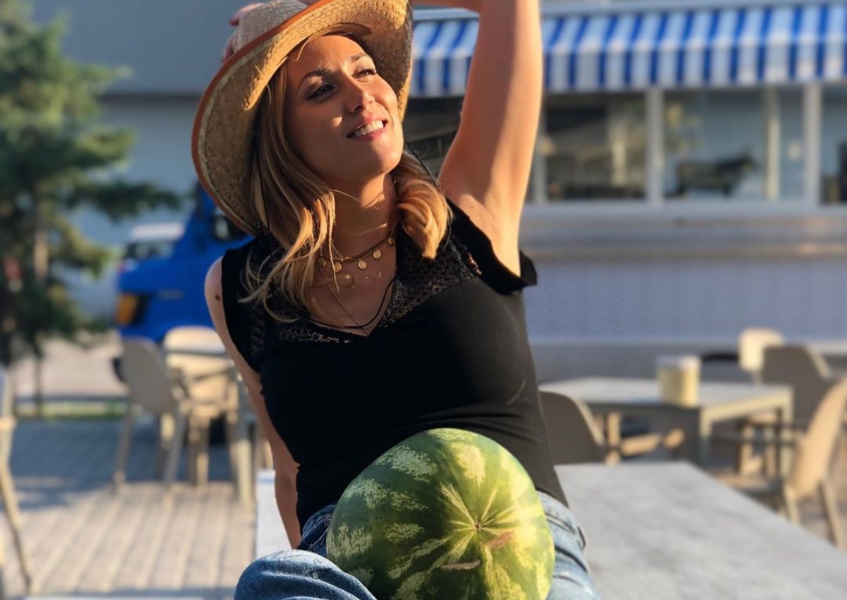 Φωτεινή Πετρογιάννη: Η συνεργάτιδα της Ναταλίας Γερμανού ποζάρει μόνο με το μαγιό της!