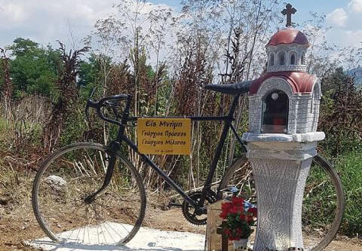 Πτολεμαΐδα: Εκκλησάκι για τους δύο ποδηλάτες που σκοτώθηκαν στο φρικτό τροχαίο