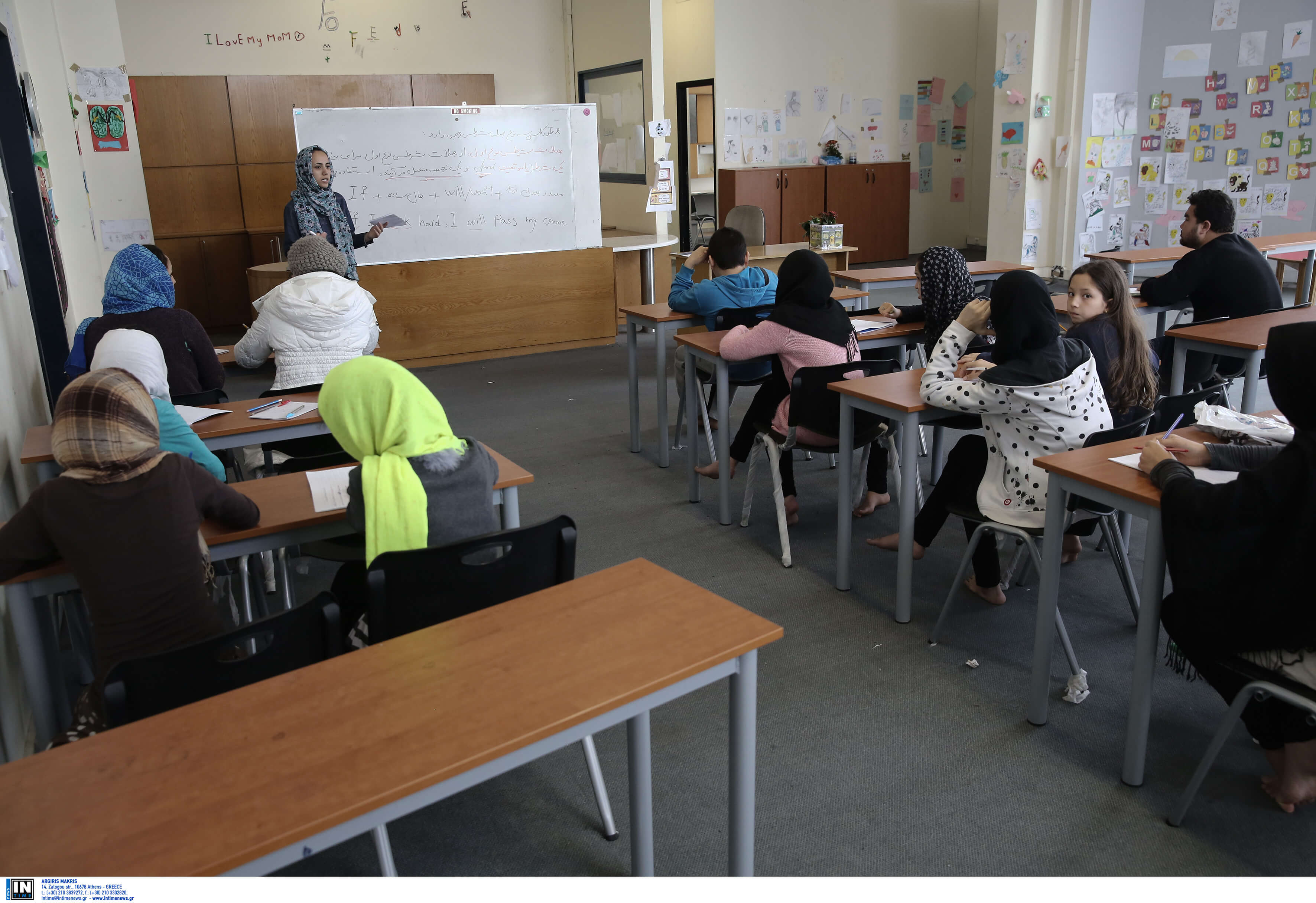 Ημαθία: Εξοπλίζουν με ηλεκτρονικούς υπολογιστές τα σχολεία που κάνουν μαθήματα τα παιδιά προσφύγων!
