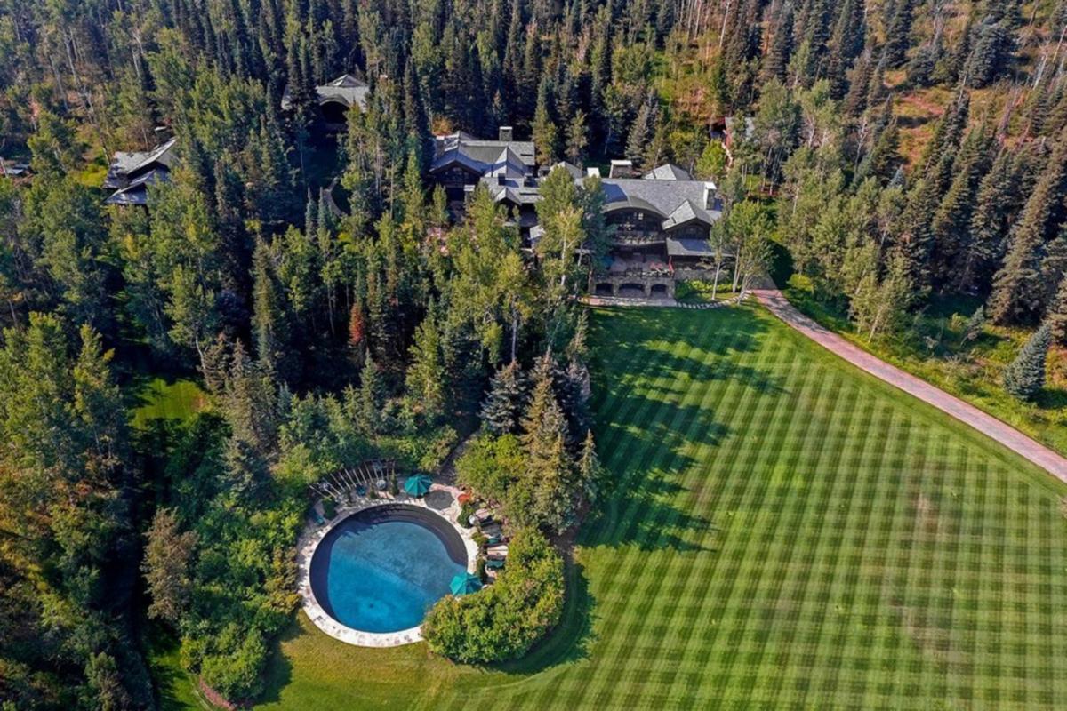 Δείτε πως μοιάζει μια “παιδική χαρά” για έναν δισεκατομμυριούχο!