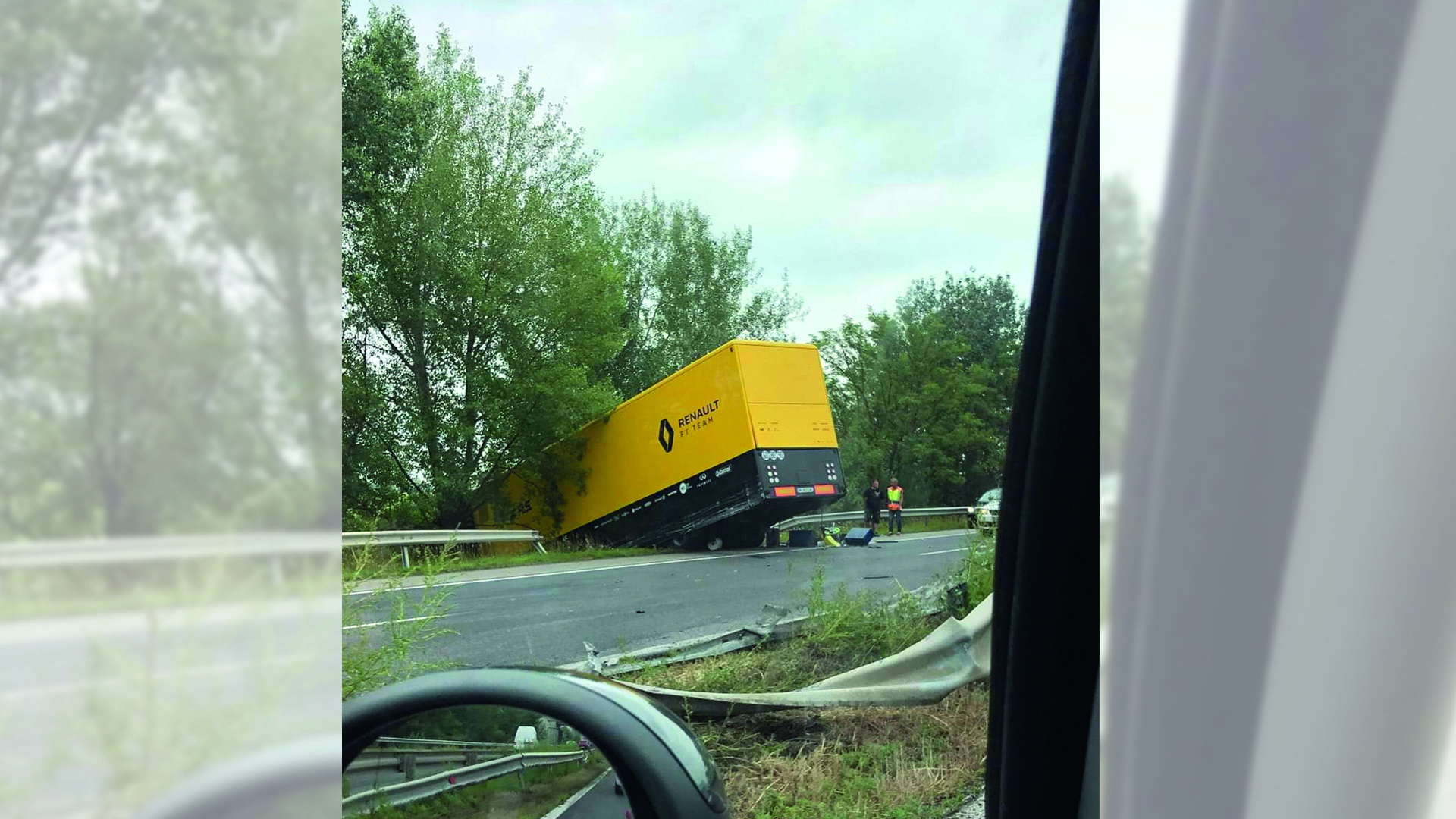 Σοβαρό ατύχημα με φορτηγό της Renault Formula 1 στην Ουγγαρία