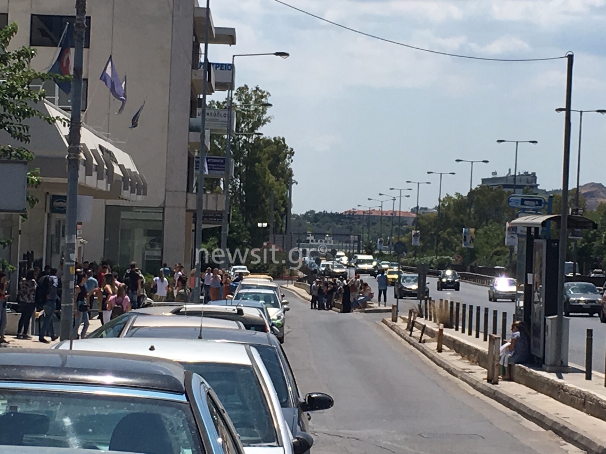 Σεισμός στην Αθήνα: Εκκενώνονται κτίρια