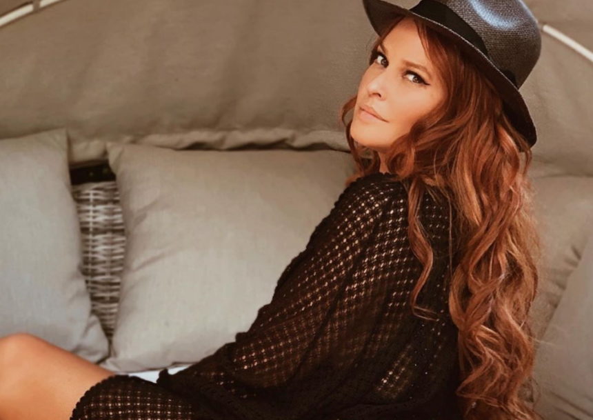 Σίσσυ Χρηστίδου: Το πρωινό σε βίλα στην Πάρο και η βραδινή έξοδος με τους γιους της [pics,video]