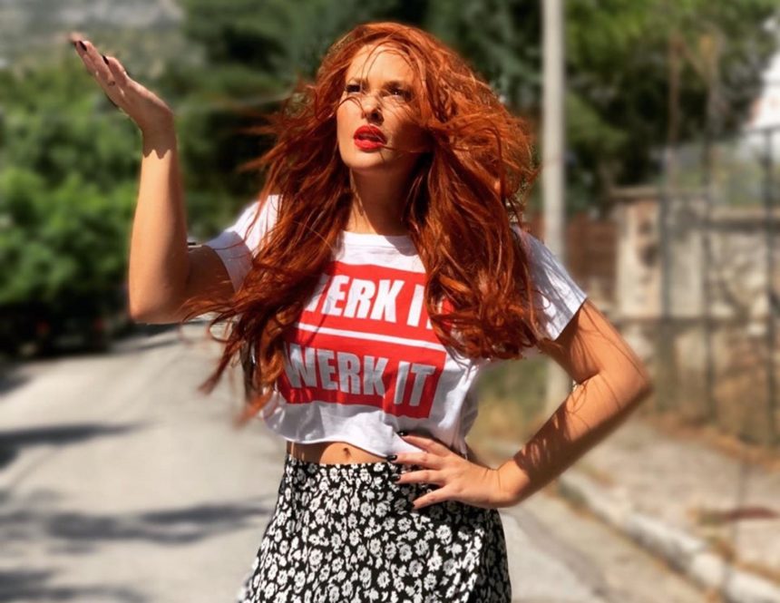 Η Σίσσυ Χρηστίδου όπως δεν την έχετε ξαναδεί – Ποζάρει και μας δείχνει την εικόνα της 30 χρόνια μετά