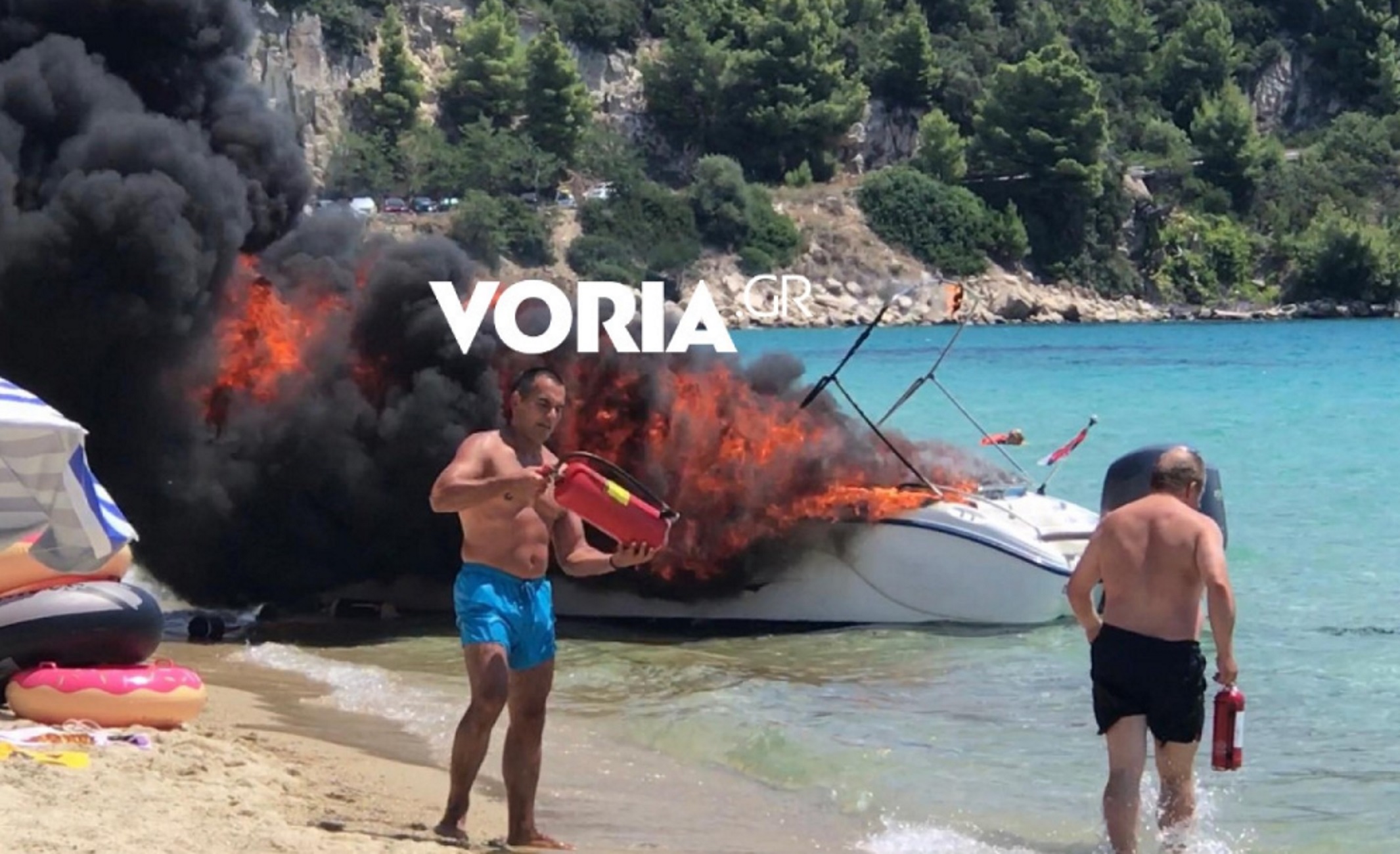 Χαλκιδική: Έκρηξη σε σκάφος με τραυματίες – Πανικός στην παραλία του Αγίου Ιωάννη [pics, video]