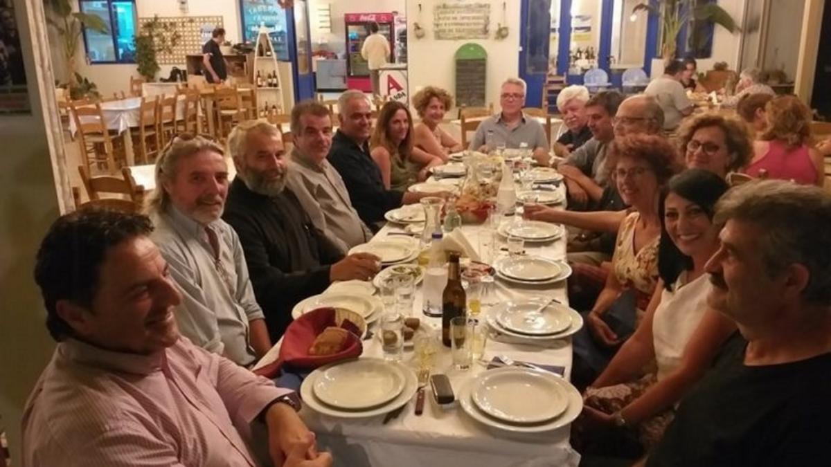 Κρήτη: Στο ίδιο τραπέζι Σκουρλέτης και Ξανθός – Ρακές και διακοπές για τους πρώην υπουργούς!