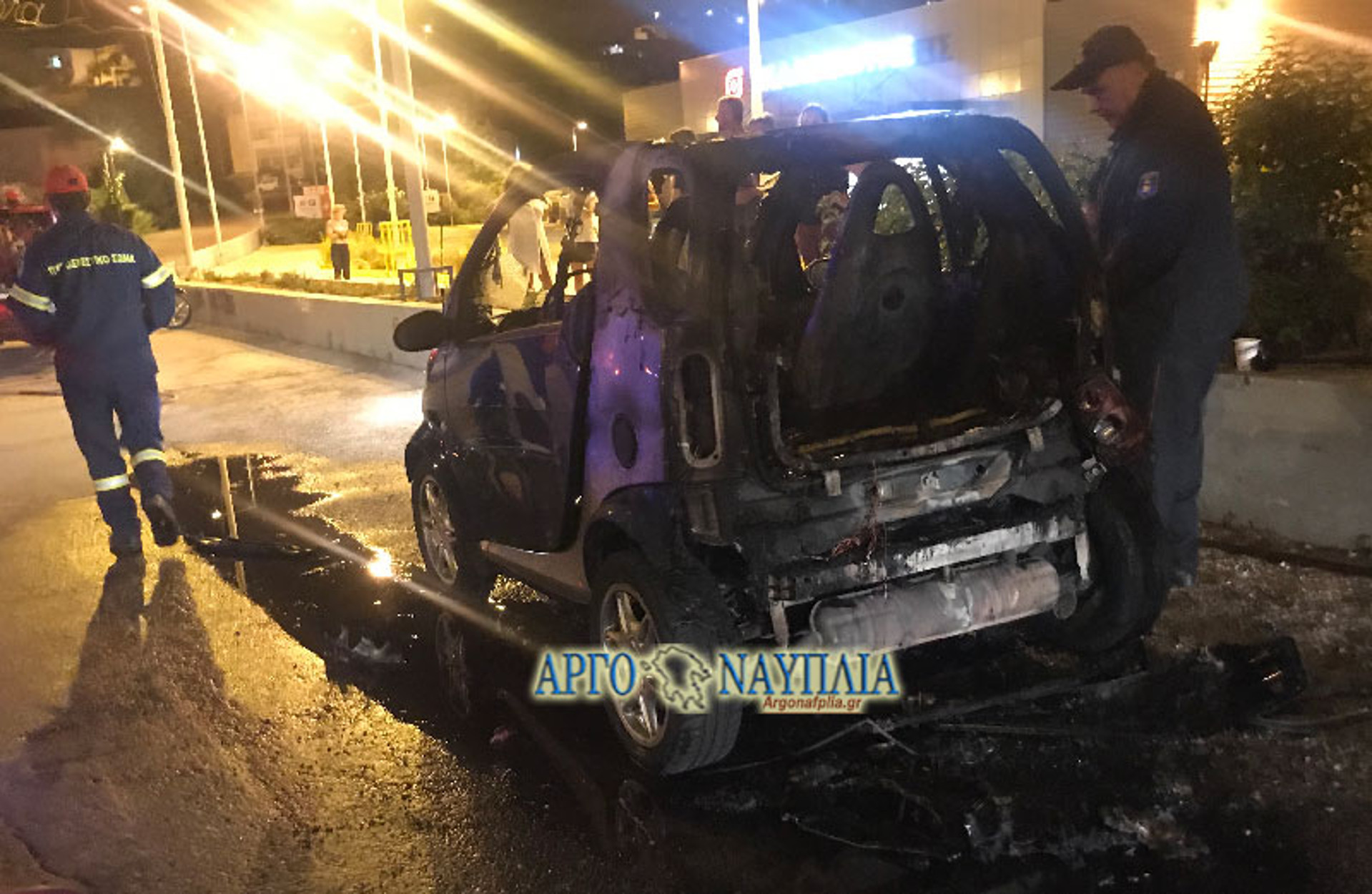 Ναύπλιο: Αυτοκίνητο πήρε φωτιά εν κινήσει! Ολική καταστροφή [pics]