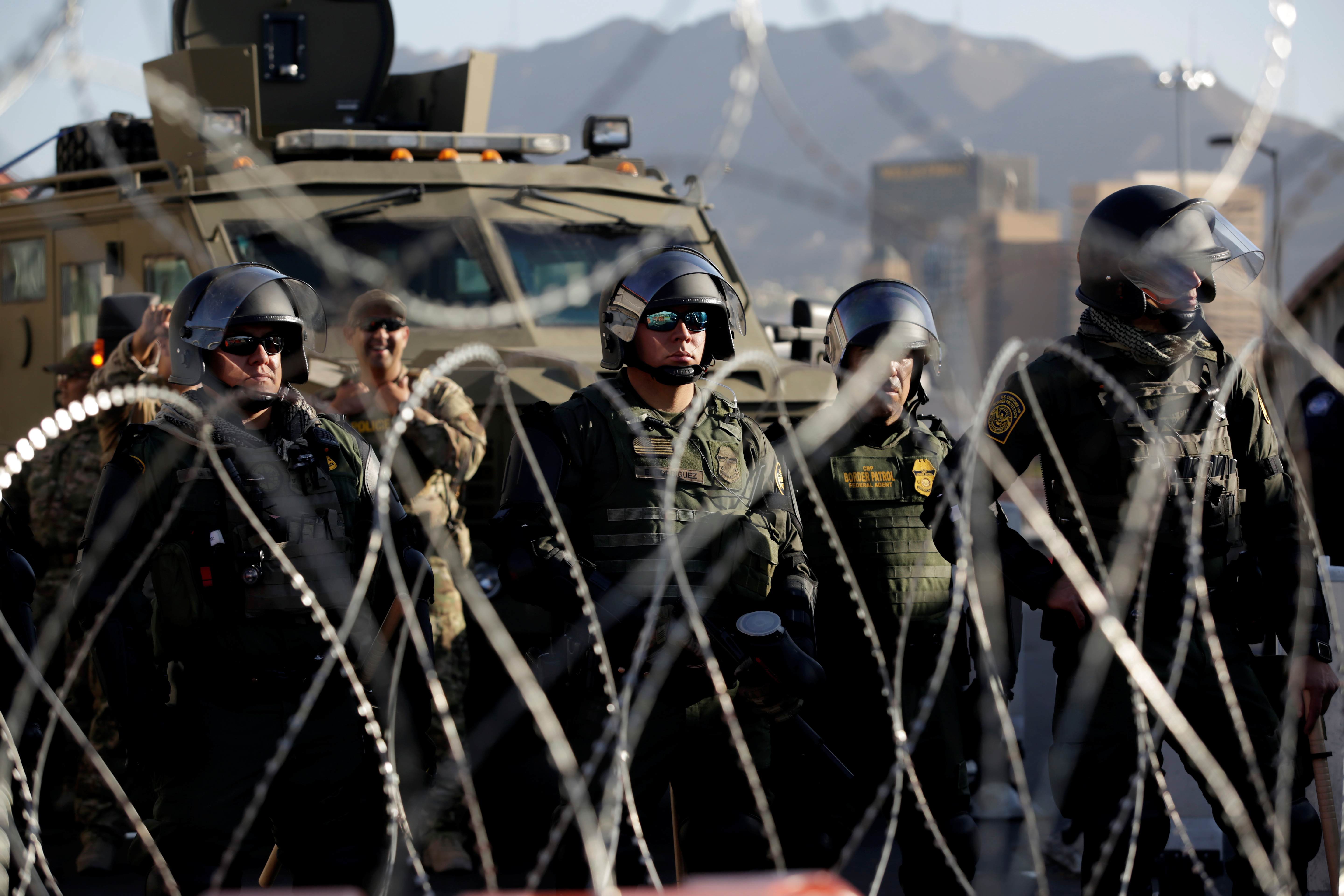 ΗΠΑ: Αναπτύσσουν επιπλέον 1000 στρατιώτες στα σύνορα με το Μεξικό