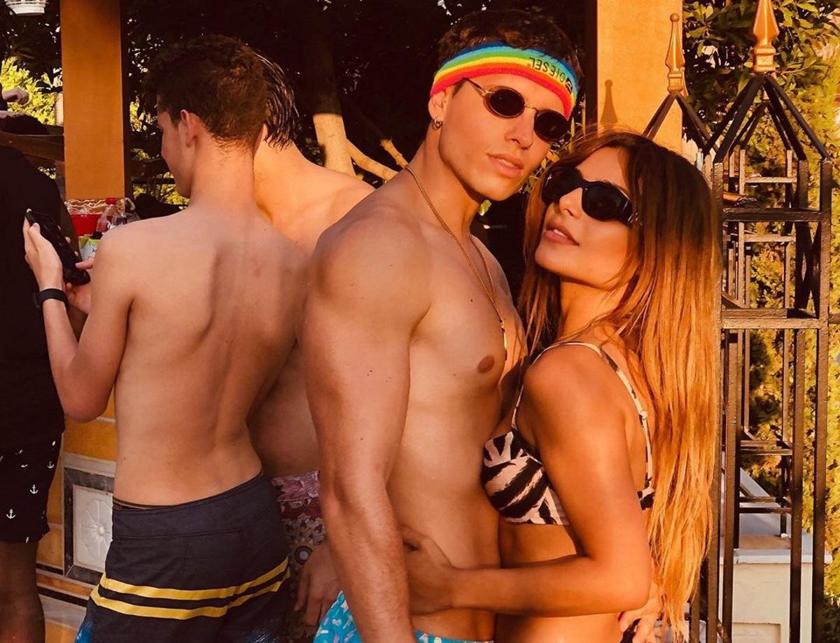 Η Ελευθερία Ελευθερίου και ο Δημήτρης Ταταράκης είναι αχώριστοι! Τα τρυφερά τετ α τετ σε παραλία της Κύθνου