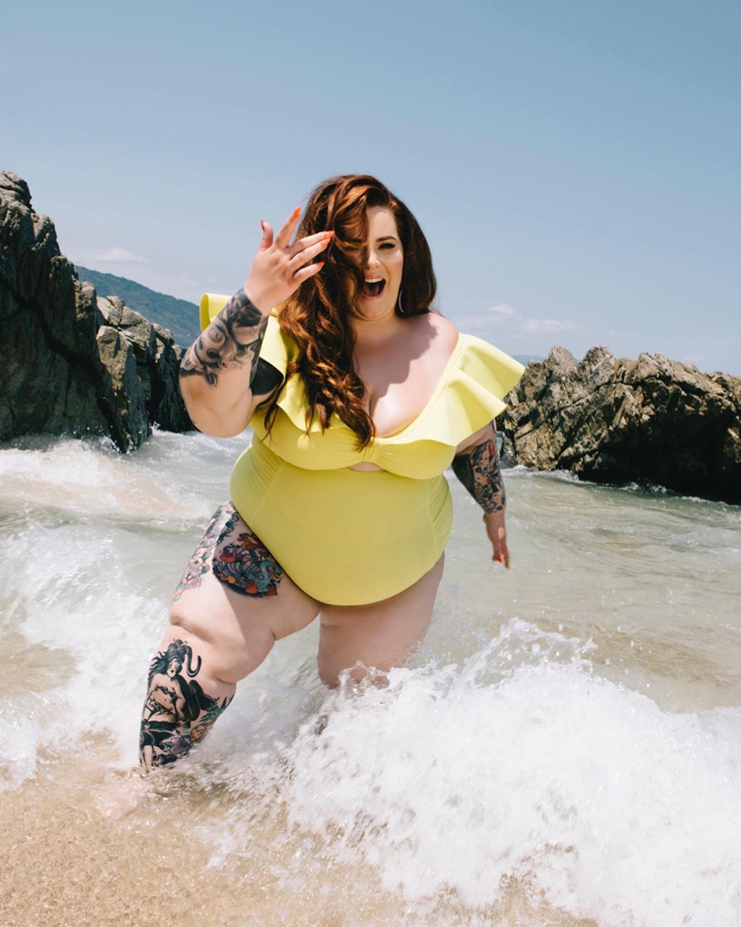 Το plus size μοντέλο ποζάρει ολόγυμνο και προκαλεί αντιδράσεις! [pic]