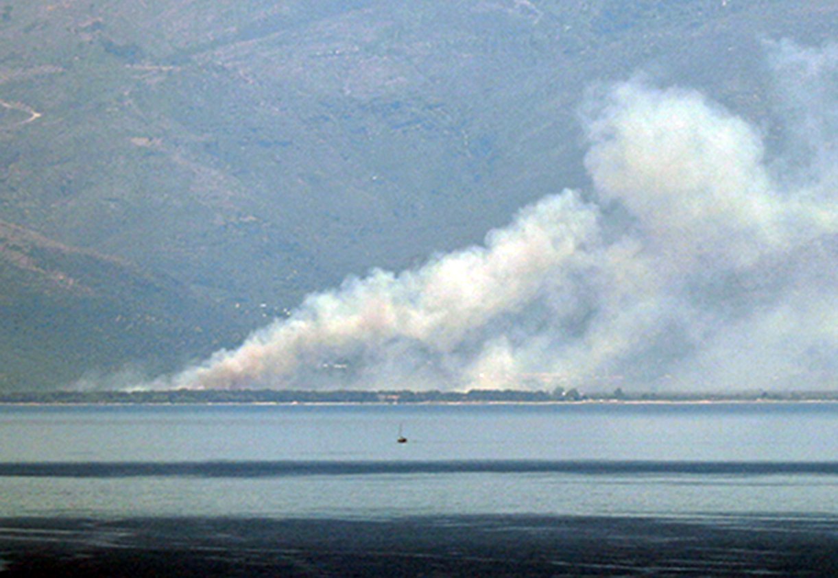 Φωτιά στη Θάσο: Έβλεπαν τον καπνό από την Καβάλα [pics]