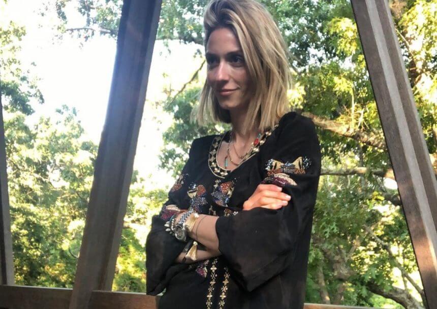 Σοφία Καρβέλα: Φωτογραφίζεται με μπικίνι και εντυπωσιάζει με το καλλίγραμμο κορμί της!