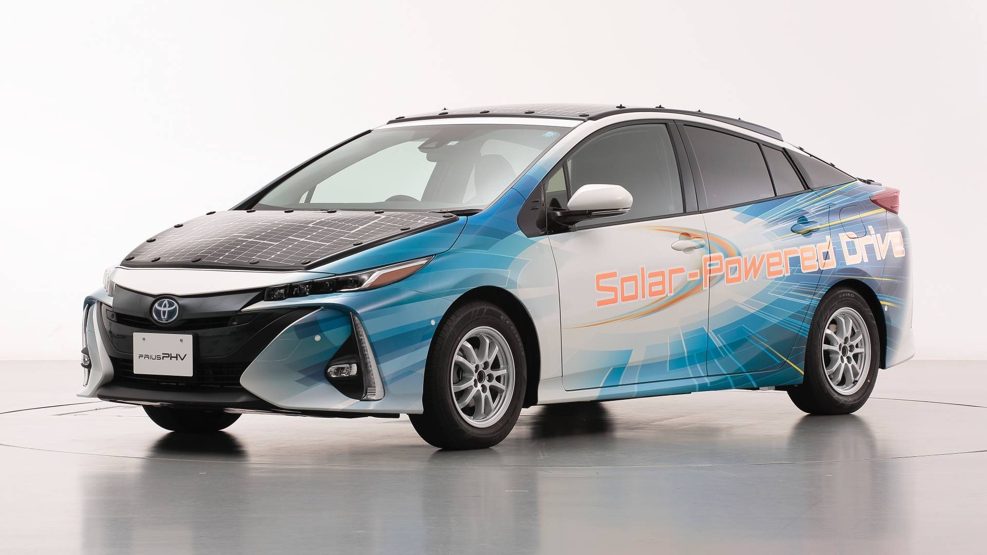 Ένα Toyota Prius με φωτοβολταϊκά πάνελ υψηλής απόδοσης!