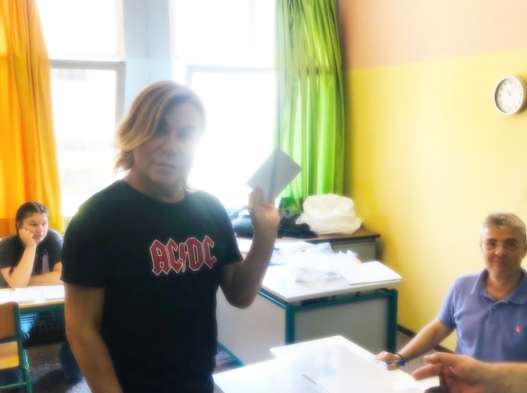 Επεισοδιακά άσκησε το εκλογικό του δικαίωμα ο Τρύφωνας Σαμαράς!