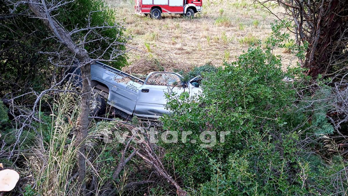 Βιοιωτία: Οδηγός σώθηκε από θαύμα – Καταπλακώθηκε από δέντρα και βγήκε σώος!