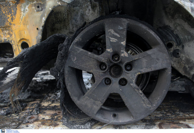 Κατερίνη: Μεγάλη φωτιά σε πάρκινγκ – Κάηκαν λεωφορεία, αυτοκίνητα, τρακτέρ και ένα σκάφος!