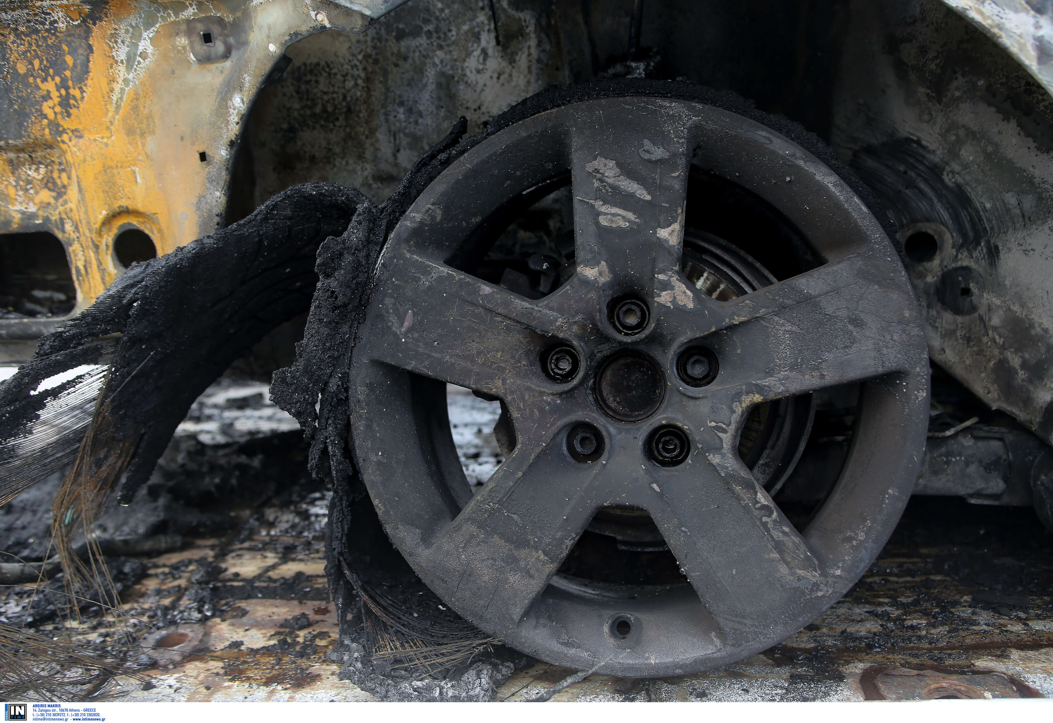 Κατερίνη: Μεγάλη φωτιά σε πάρκινγκ – Κάηκαν λεωφορεία, αυτοκίνητα, τρακτέρ και ένα σκάφος!