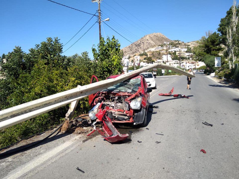 Εικόνες σοκ από τροχαίο στην Ιεράπετρα [pics]