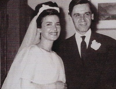 Τζένη Καρέζη – Ζάχος Χατζηφωτίου: Σπάνια φωτογραφία από τη δεξίωση του γάμου τους το 1962