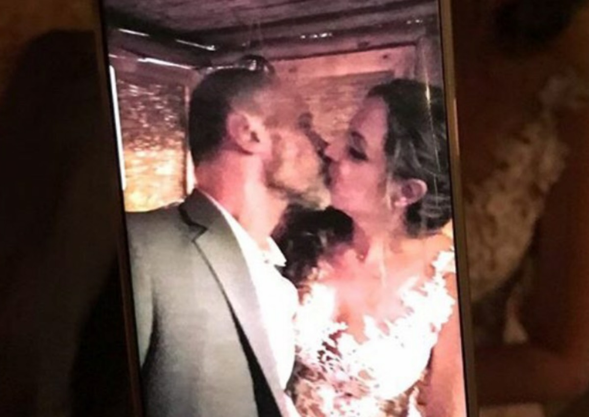 Ο Τζώνυ Θεοδωρίδης παντρεύτηκε την κατά 18 χρόνια μικρότερή σύντροφό του [pics,video]