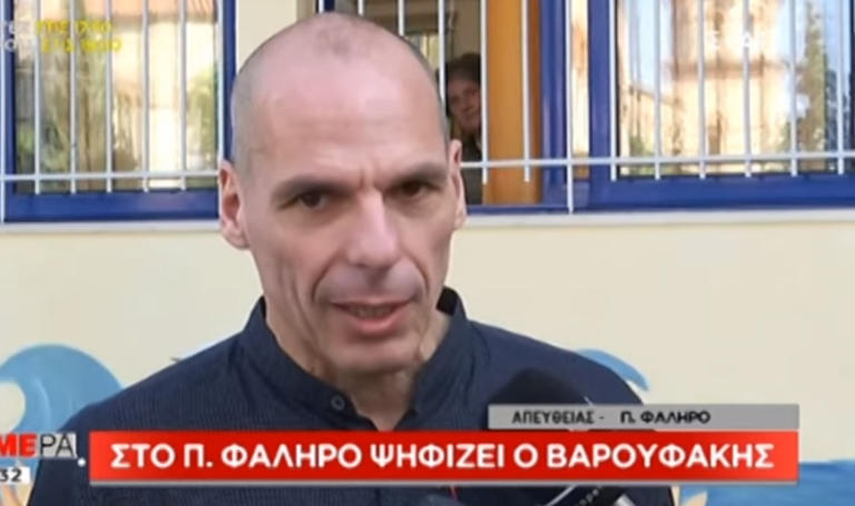Εκλογές 2019: Ψήφισε στο Παλαιό Φάληρο ο Γιάνης Βαρουφάκης – video