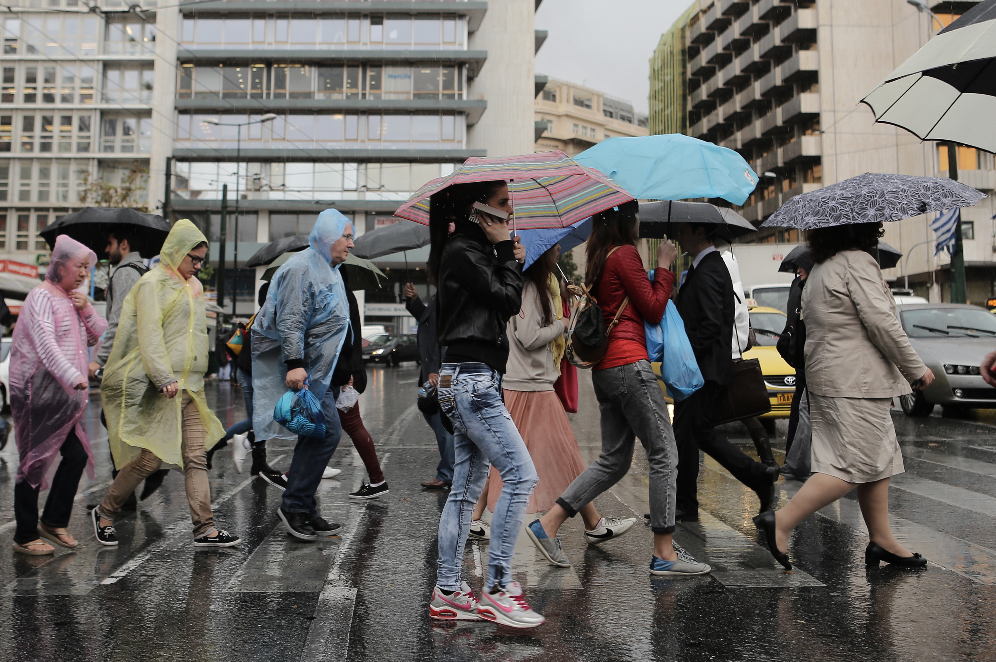 Καιρός αύριο: Δεν τα… παρατάει ο “Αντίνοος” με βροχές και καταιγίδες!