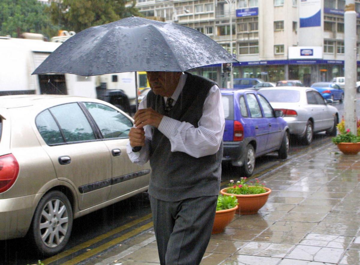 Καιρός – Θεσσαλονίκη: Μικροπροβλήματα σε δρόμους με διακοπές κυκλοφορίας από την έντονη βροχόπτωση