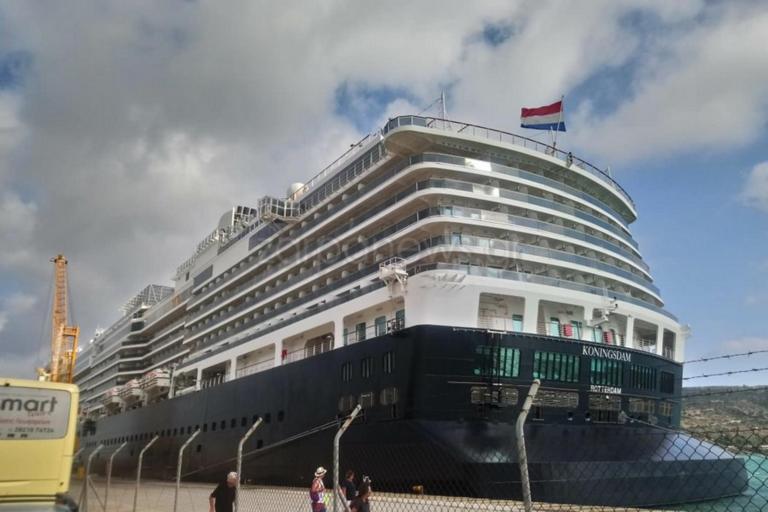 Χανιά: Πλωτά θηρία στο λιμάνι της Σούδας – Έφτασαν 7.000 με τρία κρουαζιερόπλοια!