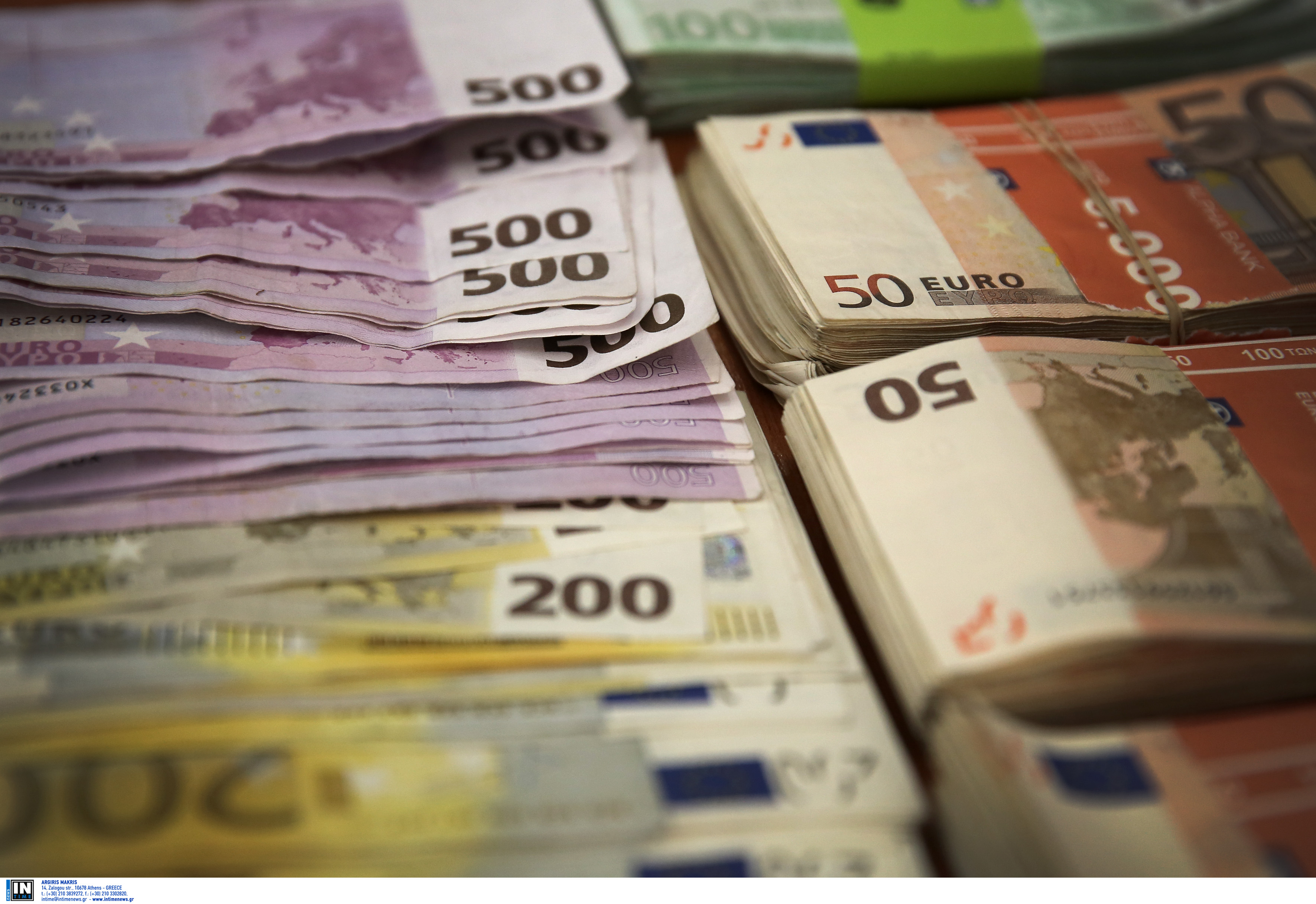 Λάρισα: Έγινε πλούσιος και δεν μπορεί να το κρατήσει κρυφό – Μπαίνουν 200.000 ευρώ στον λογαριασμό του [pics]