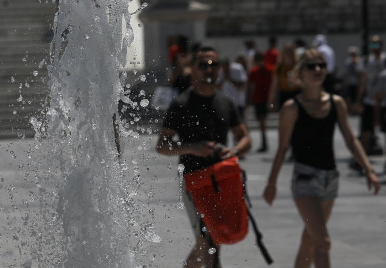 Καιρός σήμερα: Αφόρητη ζέστη και μελτέμια – Στα ύψη ο υδράργυρος