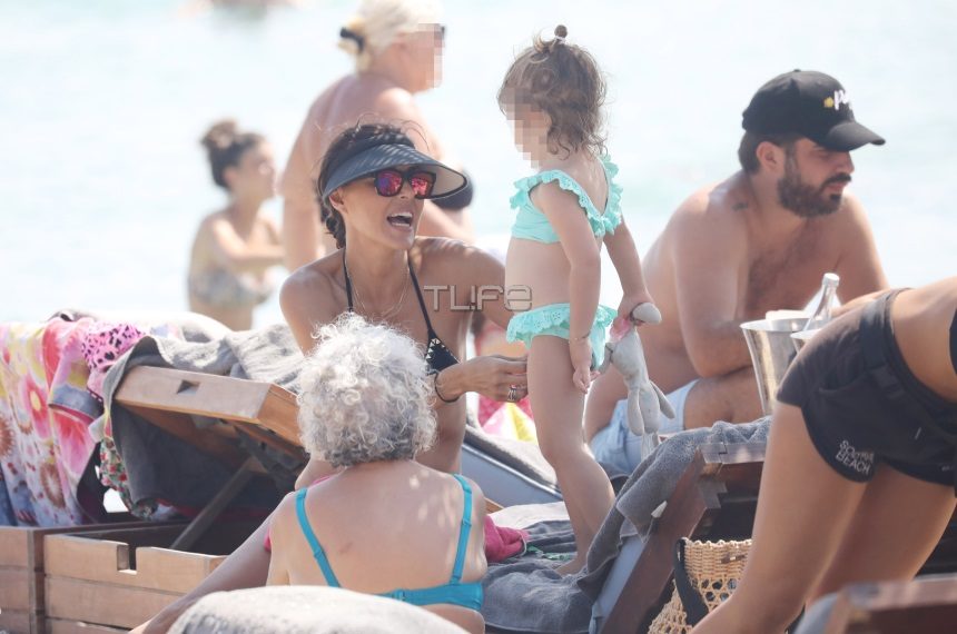 Σίσσυ Φειδά: Με κορμί… λαμπάδα σε παραλία της Μυκόνου!