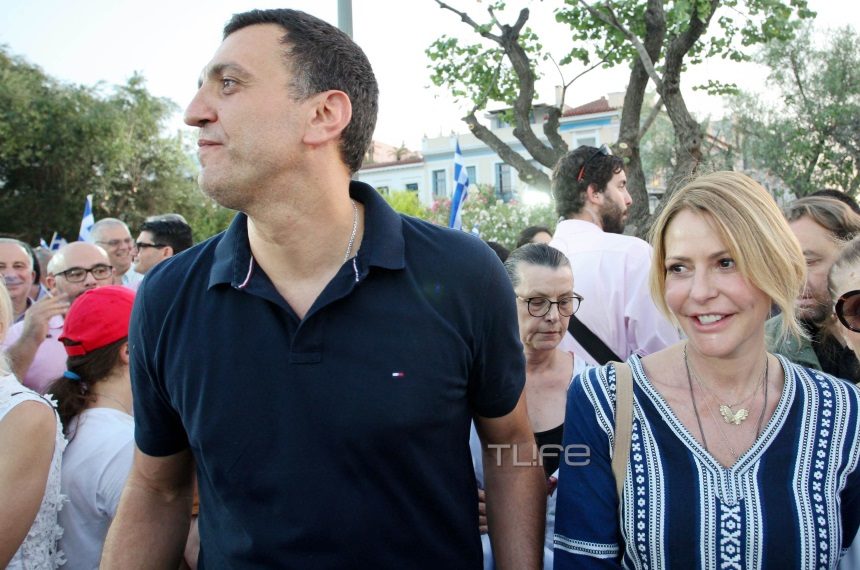 Τζένη Μπαλατσινού – Βασίλης Κικίλιας: Οι πρώτες φωτογραφίες από τις διακοπές τους!