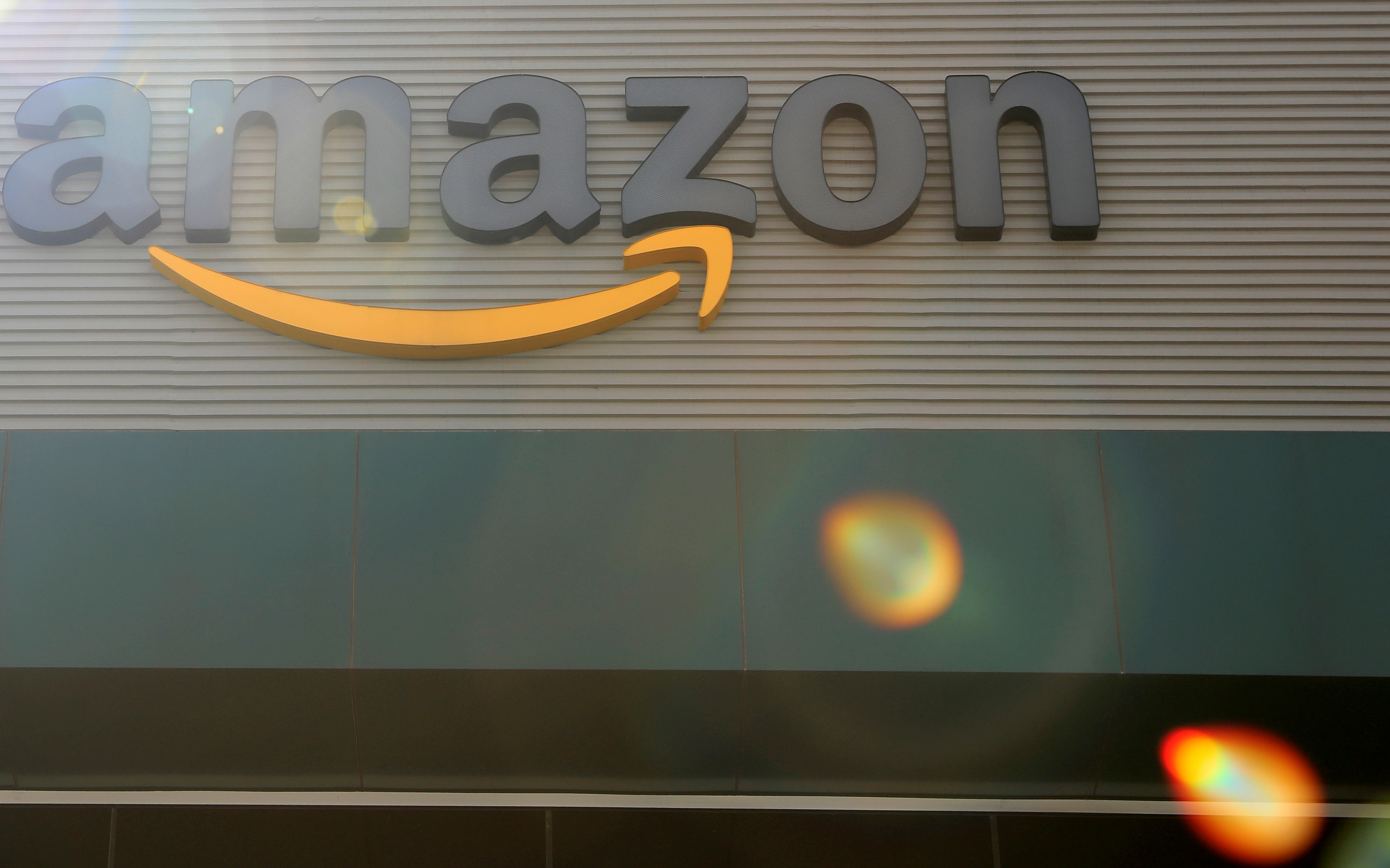 Ο Amazon.com θα παραπέμπει σε γραμμές βοήθειας τους χρήστες που αναζητούν “αυτοκτονία”