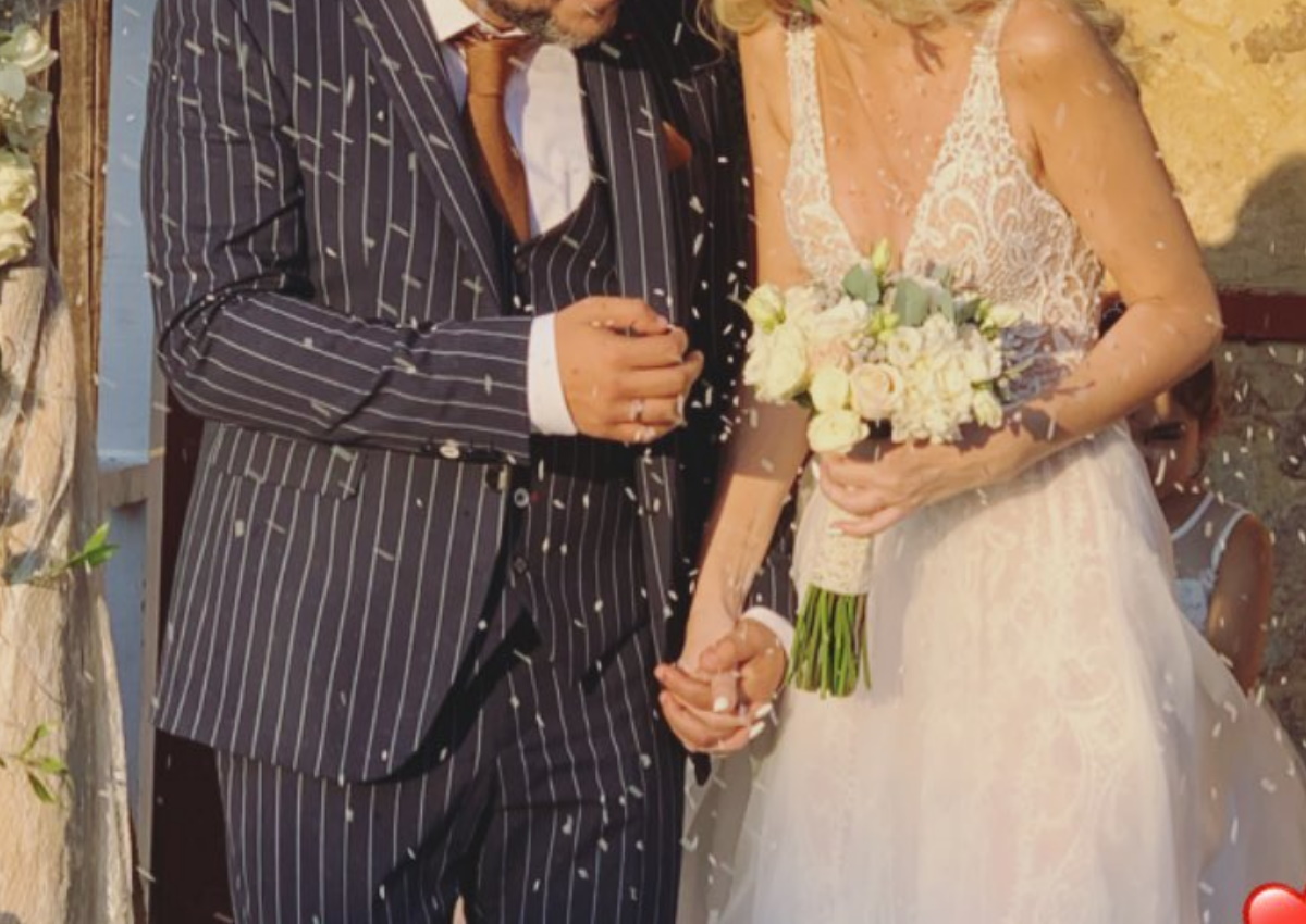 Ο Έλληνας τραγουδιστής παντρεύτηκε την καλλονή αγαπημένη του στην Κομοτηνή! [video]