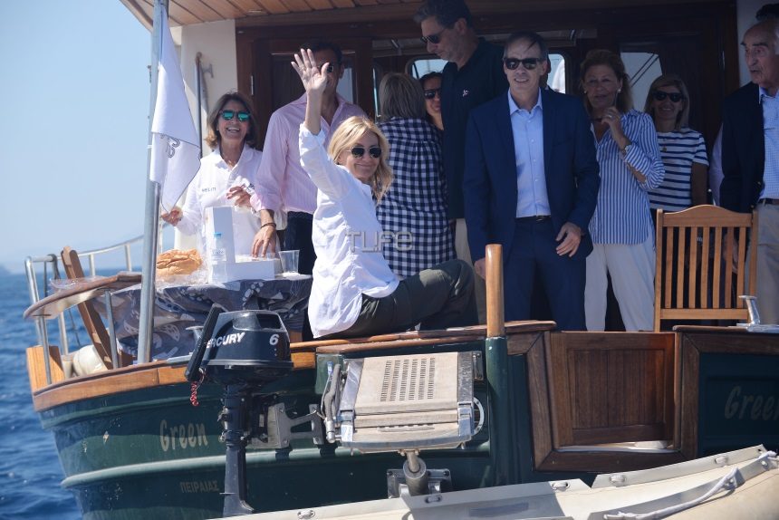 Μαρέβα Μητσοτάκη: Στη Βουλιαγμένη για την εκκίνηση Ιστιοπλοϊκού αγώνα Άνδρου! Φωτογραφίες