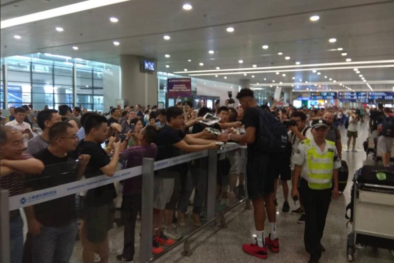 Μουντομπάσκετ: Η Εθνική έφτασε στην Κίνα! “Λατρεία” για Αντετοκούνμπο – pics