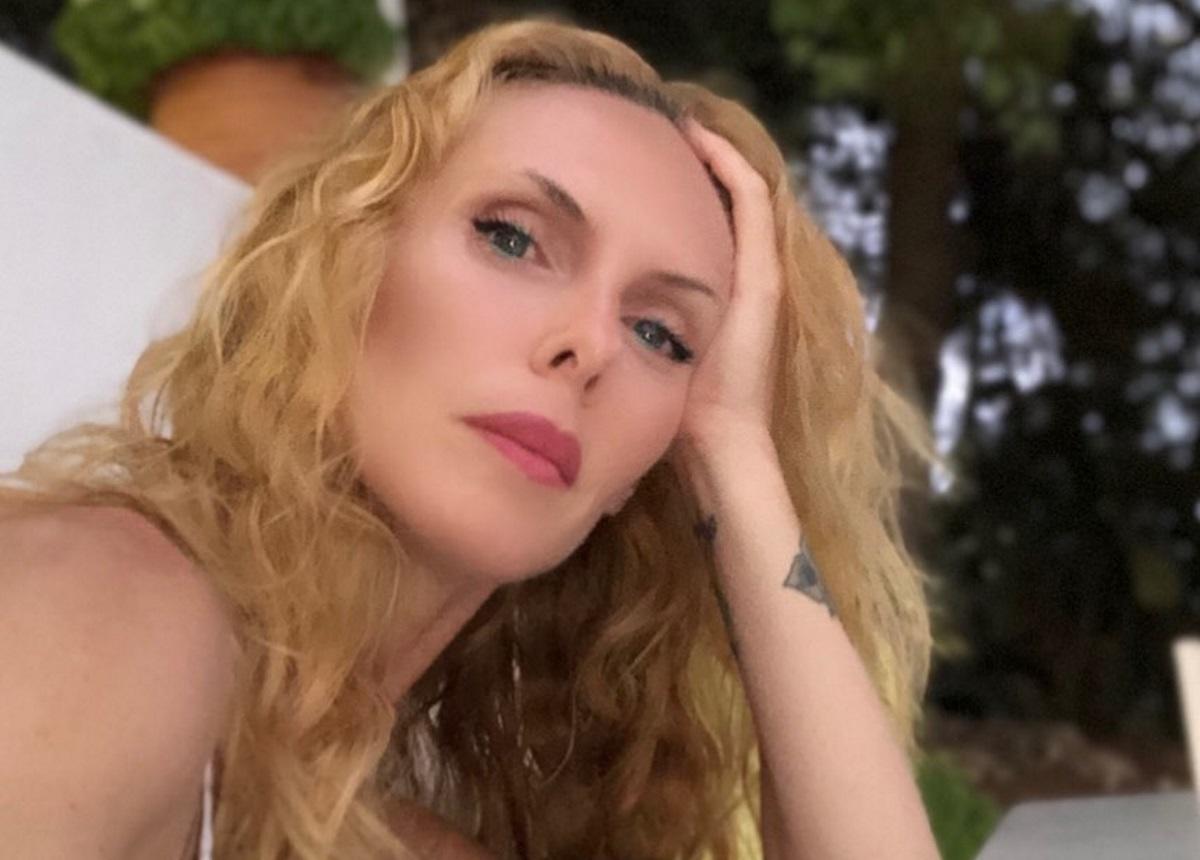 Η Εβελίνα Παπούλια αποκαλύπτει τα νέα επαγγελματικά βήματά της!