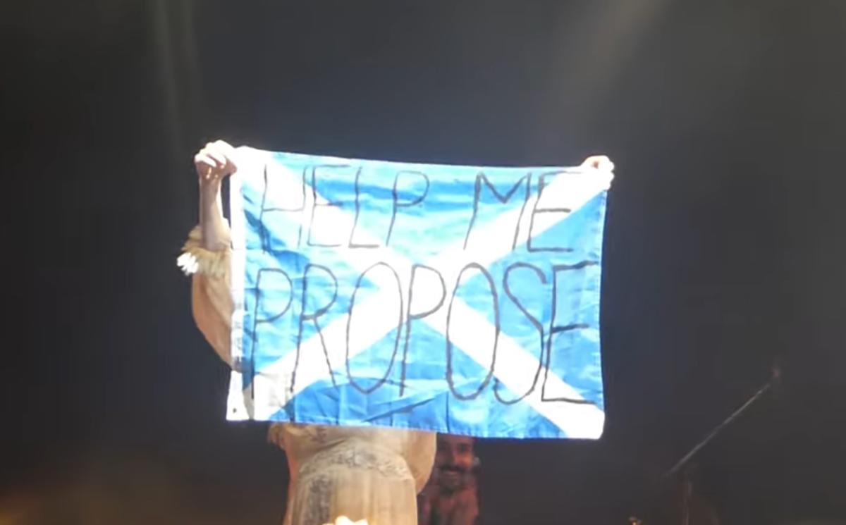 Florence and the Machine: Το μήνυμα που η τραγουδίστρια δεν μπορούσε να αγνοήσει! video