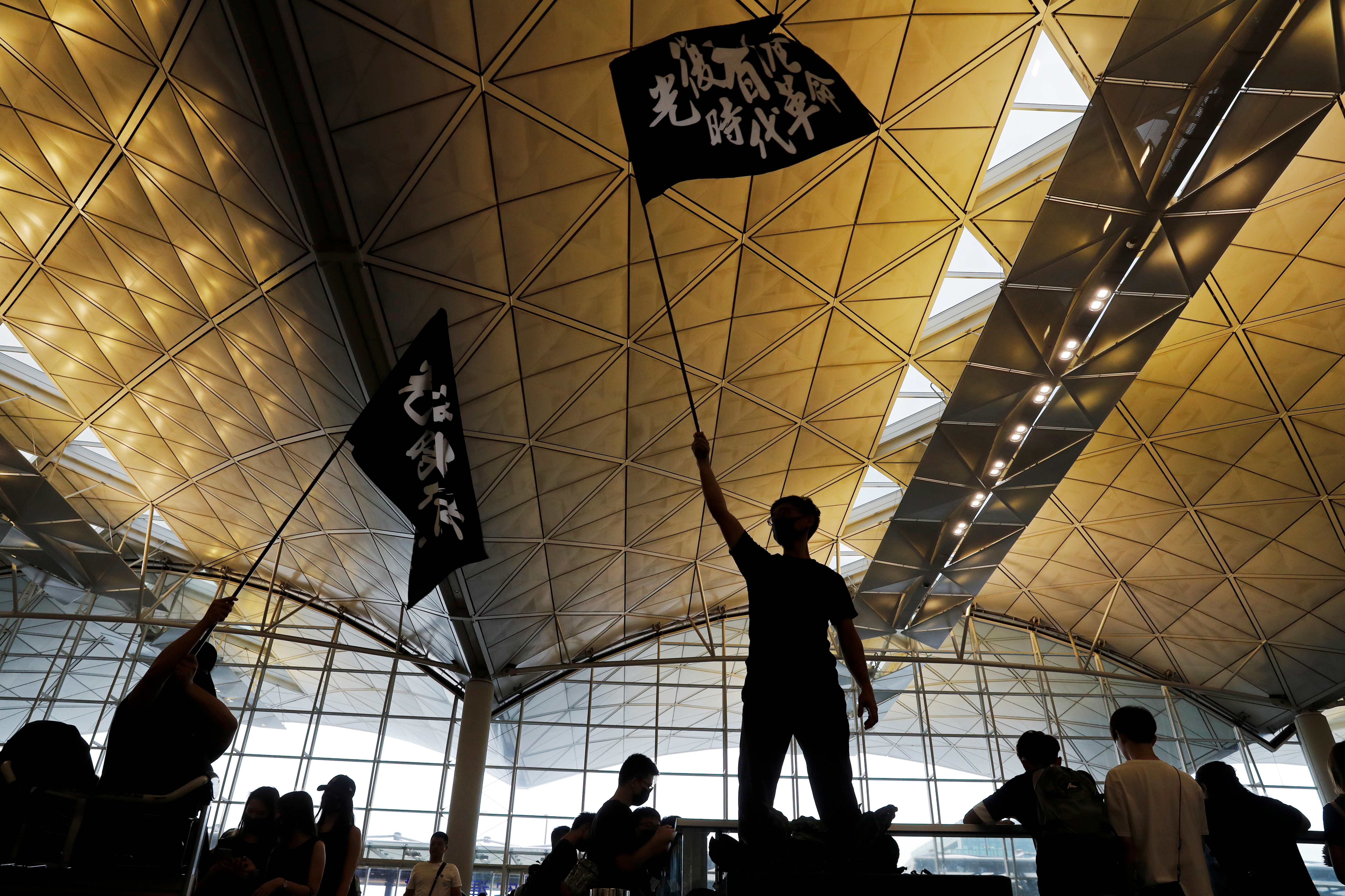 Χονγκ Κονγκ: Ματαιώθηκαν οι πτήσεις λόγω της καθιστικής διαμαρτυρίας