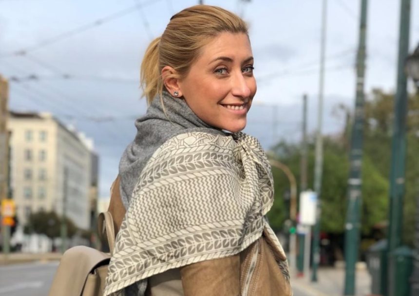 Τελευταίες βουτιές για την Σία Κοσιώνη στην Πελοπόννησο με τον γιο και την κουμπάρα της!