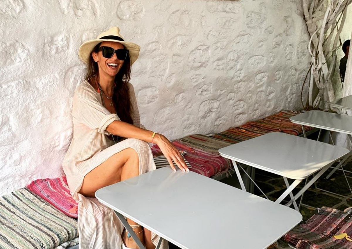 Μπέττυ Μαγγίρα: Θαυμασμός για την εντυπωσιακή βουτιά του συζύγου της στη Μήλο!