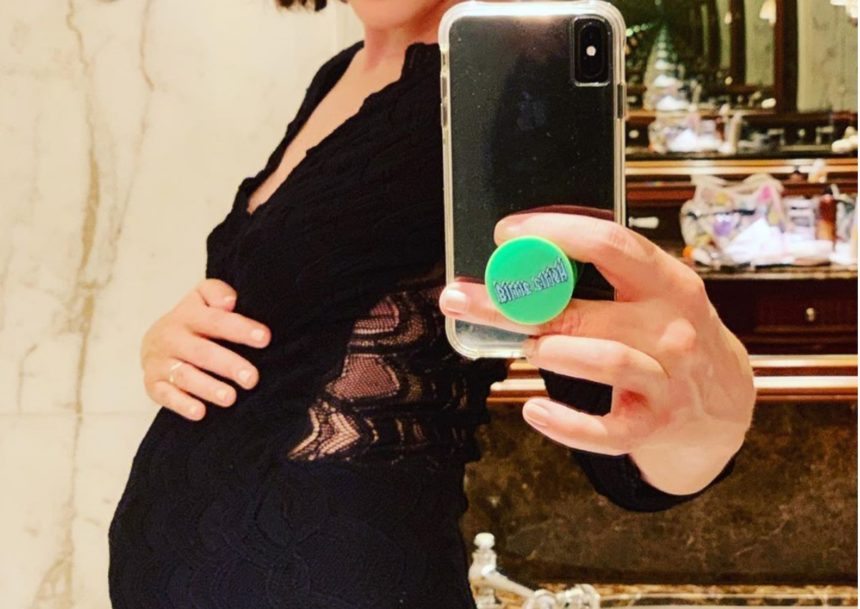 Έγκυος στα 43 της διάσημη ηθοποιός!